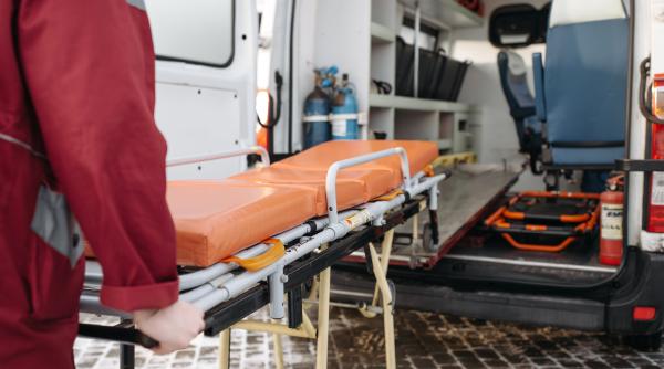 O româncă din Spania a sărit de la etaj după o ceartă aprinsă cu un bărbat. Femeia e în stare gravă la spital