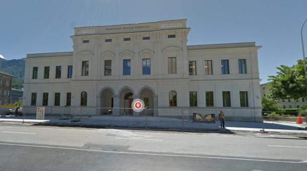 Doi români au cumpărat arme și explozibili de la un investigator sub acoperire, apoi au dat atacul într-o casă din Elveția