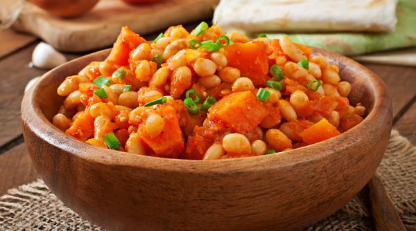 Tocăniță de legume cu năut, o cina gustoasă și sănătoasă pentru postul Crăciunului