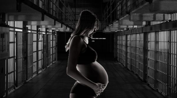 Marea Britanie. Infractoarele aflate la menopauză sau însărcinate ar putea fi scutite de închisoare, conform noilor planuri guvernamentale 