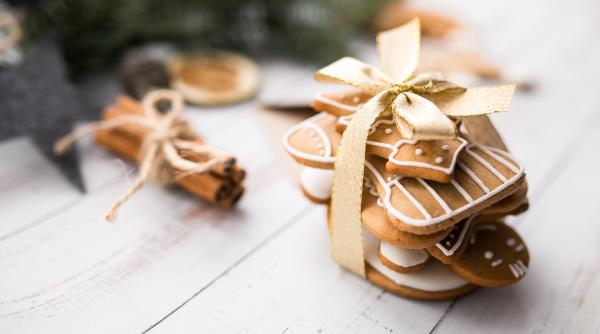 Fursecuri cu ghimbir și glazură de zahăr, o rețetă pe care toate gospodinele o vor îndrăgi