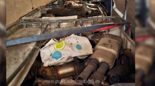 Peste 40 de tone de deşeuri metalice şi haine second-hand, oprite la intrarea în țară