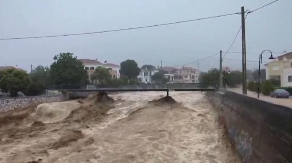 Cod roşu de inundaţii pe râuri din judeţele Bihor, Cluj şi Alba, până la miezul nopţii