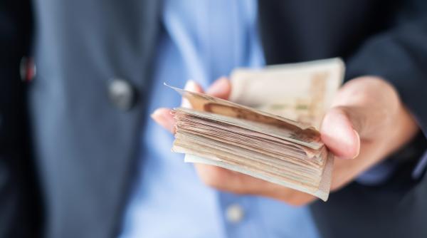 Salariile din Olanda cresc în 2024. Firmele găsesc tot mai greu angajați 