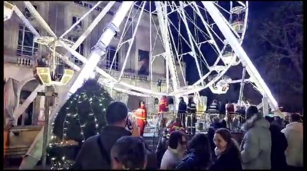 Roata panoramică a târgului de Crăciun din Constanţa, care s-a blocat a fost montată ilegal