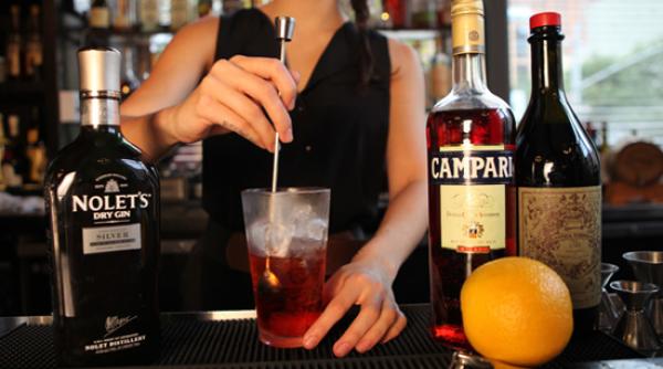 Scandal de proporții într-un bar din Italia: O tânără româncă a fost dată afară de la muncă