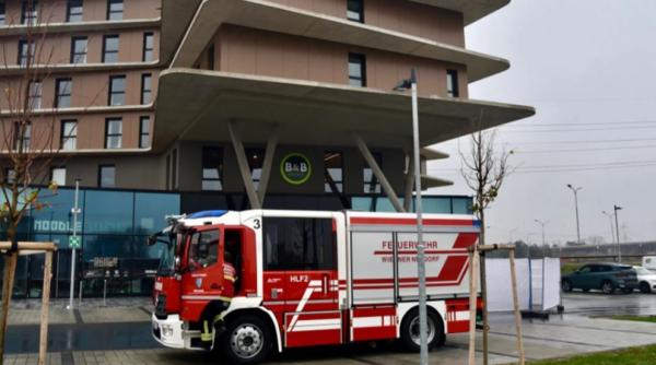 Andrei, elevul român, care a căzut de la fereastra unui hotel din Austria, adus de familie acasă. Părinții vor să afle adevărul