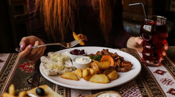 Ce preferă austriecii să comande la cină: Bucătăria românească, cea mai rapidă creștere în topul preferințelor consumatorilor