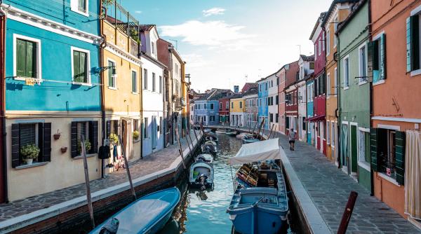 Neliniște pentru persoanele care au luat credite în Italia: ratele continuă să crească