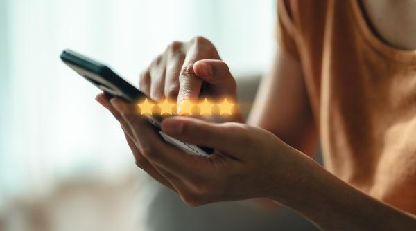 Recenzii pozitive la restaurante și hoteluri, vândute "la bucată". Câți bani ți se oferă să stai acasă și să lauzi afaceri pe Internet