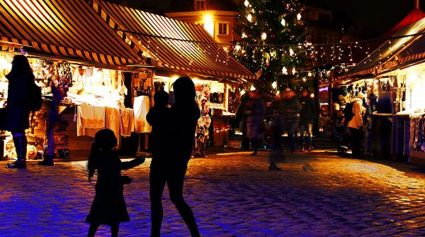 Femeie în lacrimi după ce o străină i-a dat 100 de lire sterline și un bilețel scris de mână: „A fost un an greu pentru toată lumea”