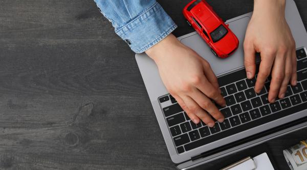 Rețea de infractori pe axa România-Lituania-Belgia-Anglia. Hoții postau pe internet anunțuri cu mașini, încasau avansul și dispăreau cu banii