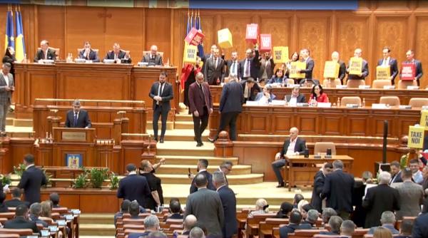Scandal în Parlament; Ciolacu a prezentat Bugetul pe 2024