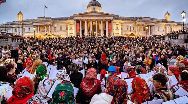Imagini emoționante la Londra: În centrul orașului au răsunat colinde românești și rugăciunea "Tatăl nostru" - FOTO/VIDEO