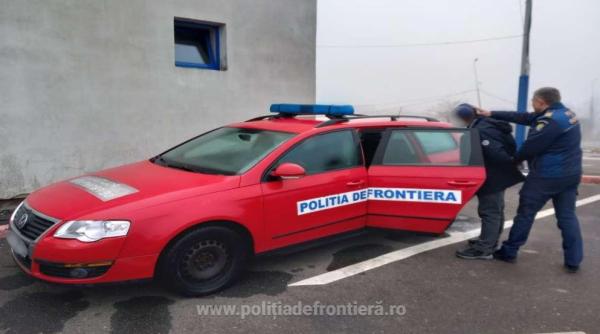Român, căutat de autorităţile din Italia, depistat într-un autocar în vama Oancea