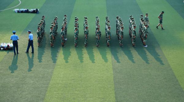 China lucrează la o tehnologie avansată de "război cognitiv", inclusiv dispozitive care trimit inamicii la somn 