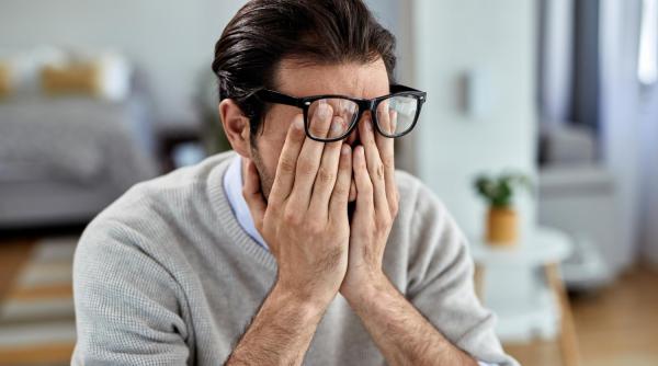 Coșmarul unui român din Franța: Lăsat pe nedrept fără 50.000 de euro din cauza unor amenzi; datele permisului său de conducere, furate