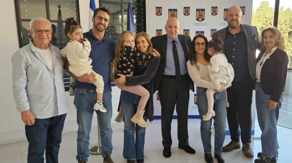 Două surori cu rădăcini românești, răpite de Hamas, au primit cetățenia română în Israel; Ambasada, omagiu memoriei alte românce ucise de Hamas