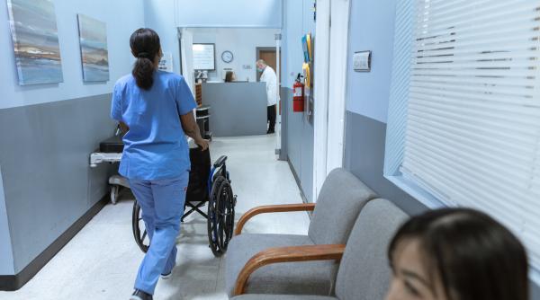 Un român, care a ajuns la Urgențe în Italia, neglijat de medici. Fiica: Era haos. Nu i-au dat nici apă!