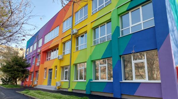 Două educatoare din Constanța s-au simțit "jignite" de cadourile oferite de părinți și le-au dat înapoi: "Noi nu suntem nespălate"