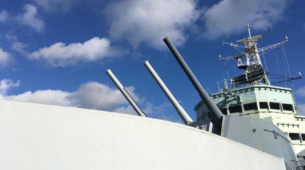 Cresc tensiunile în Marea Roșie: Un distrugător american a doborât patru drone de atac dinspre Yemen