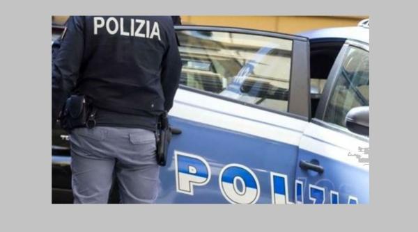 Două românce din Italia au ajuns în cătușe, după ce și-au umplut gențile cu produse cosmetice