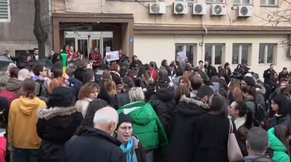 Tensiuni la Belgrad: Opt polițiști răniți și 38 de reținuți la un protest al opoziției față de rezultatul alegerilor