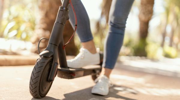 RCA obligatoriu pentru trotinetele şi bicicletele electrice. Guvernul ar putea adopta azi legea