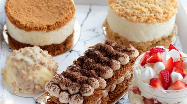 Desertul zeilor: tiramisu cu afine și două creme diferite pentru masa de Revelion