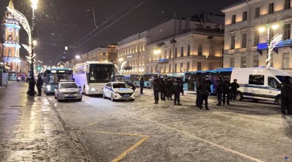 Românii, interziși la revelionul din Sankt Petersburg. Cuplu de români, dat afară din piață: "Niet romanski!" 