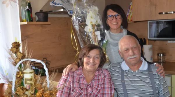 Un cuplu de români, „adoptați“ în Germania, felicitați de autorități cu ocazia „nunții de Aur“: „În România, bărbatul ar fi murit probabil“