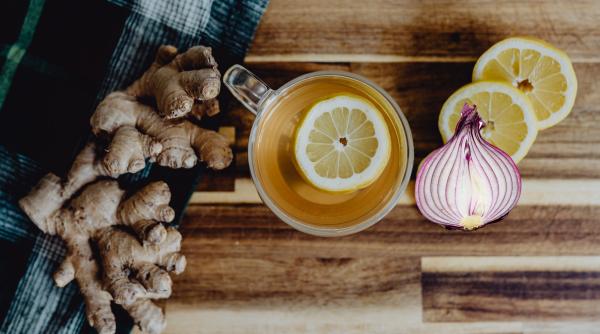 Descoperă două trucuri naturiste cu ceapă și ghimbir pentru sănătatea ta