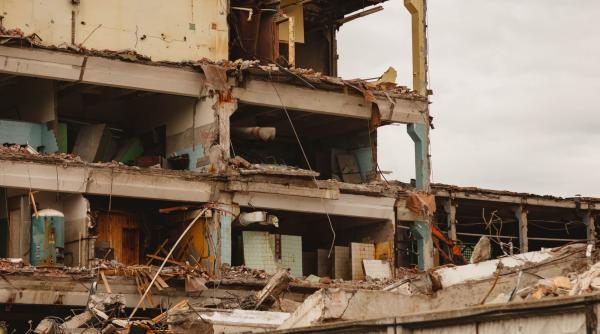 Cutremur în Japonia: Bilanţul urcă la 161 de morţi şi 103 dispăruţi