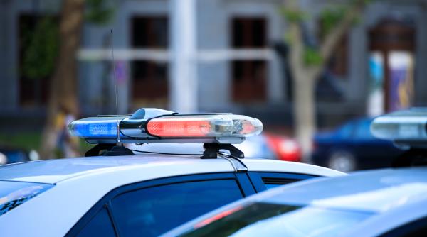 Polițiștii din Botoșani i-au amendat pe șoferii care au ieșit să facă drifturi pe zăpadă