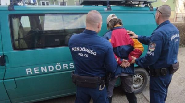 Un român din Ungaria și-a distras patronul cu o broască, apoi l-a bătut, i-a furat banii și mașina