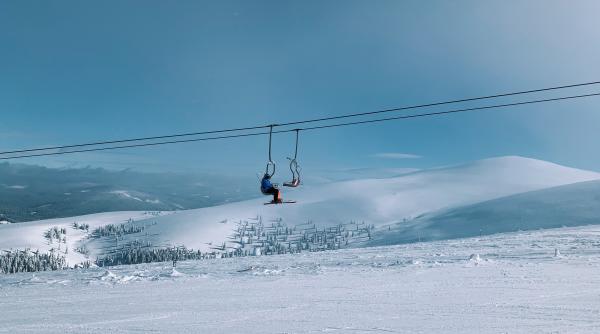 Un schior britanic a îndurat 50 de ore în frig, pierdut pe un munte din România: „Nu îndrăzneam să adorm”