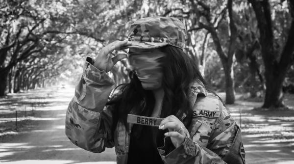 O femeie riscă 150 de ani de închisoare, după ce a înșelat armata americană cu milioane de euro: are 31 de proprietăți în diferite state