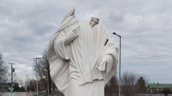 Un român din Ungaria a vandalizat de două ori statuia Fecioarei Maria din Dunavecse - VIDEO