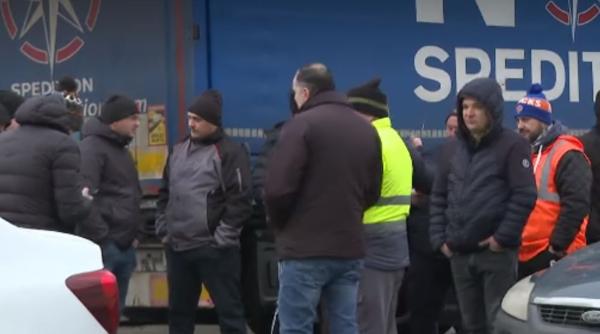 Negocierile au eșuat. Fermierii și transportatorii rămân pe stradă: „Nu eram niște criminali”