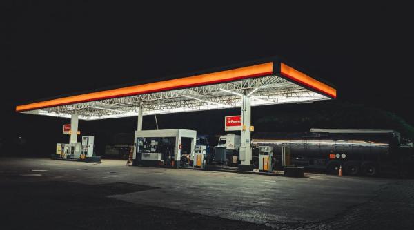 Combustibilul s-a scumpit în Ungaria: tot mai mulți maghiari își vor alimenta mașinile în România