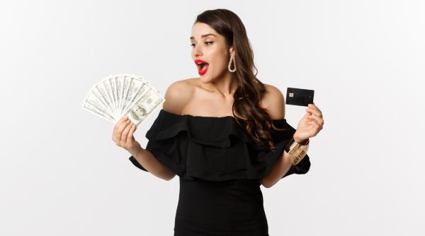 Horoscop special. Zodiile care vor fi inundate de bani și fericire în această lună