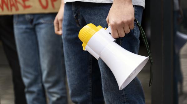 Grevă masivă în Irlanda de Nord: Şcolile închise, transportul complet blocat. Sindicatele cer salarii mai mari