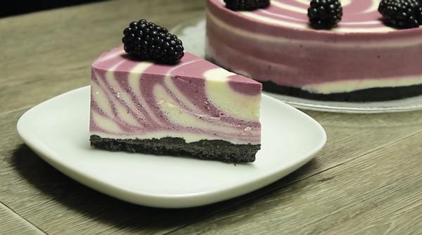 Prăjitură cu mure și mousse de iaurt: Un desert răcoritor