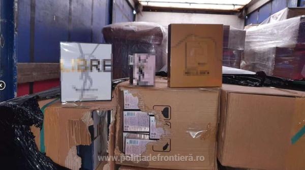 Camion, care transporta colete, verificat la intrarea în țară: parfumuri contrafăcute, de peste 300.000 lei, descoperite de polițiști