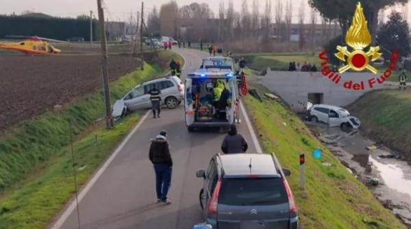 Accident grav în Italia. Două mașini au ajuns în șanț: Un român, în stare critică; alte două persoane, transportate de urgență la spital / FOTO