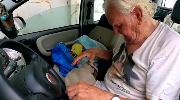 Italian, păcălit de o româncă mai tânără cu 54 de ani: a ajuns acum să locuiască într-o mașină