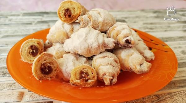 Rețetă delicioasă de cornulețe cu vișine: Un desert românesc autentic