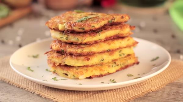 Clătite de cartofi și mujdei lipovenesc - o combinație iubită de toată lumea