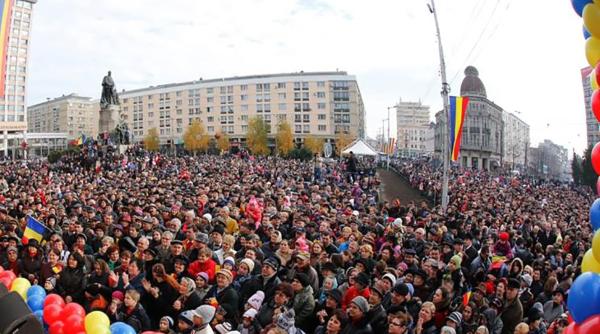 Iași. Mii de persoane iau parte la celebrarea a 165 de ani de la Mica Unire