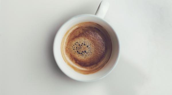 Femeie de serviciu, acuzată că își "otrăvea" colegii punând Viagra în cafeaua companiei